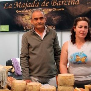 REBAÑOS Y QUESOS QUE CUIDAN EL ENTORNO. Isabel Gómez y J.Manuel Arnáiz. La Majada de Barcina