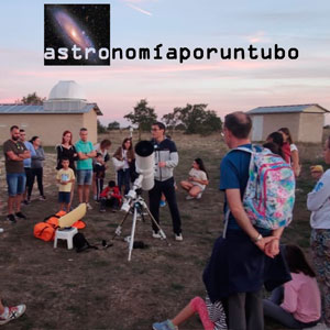 ASTRONOMÍA POR UN TUBO. JOSÉ ÁNGEL MIGUEL MANJÓN.