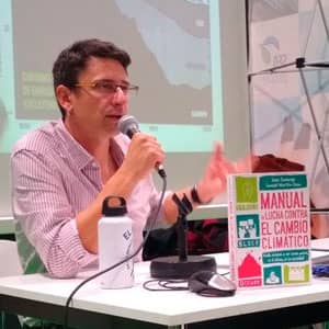 De manual. Samuel Martín-Sosa. Coautor del Manual de Lucha contra el Cambio Climático. Ecologistas en Acción